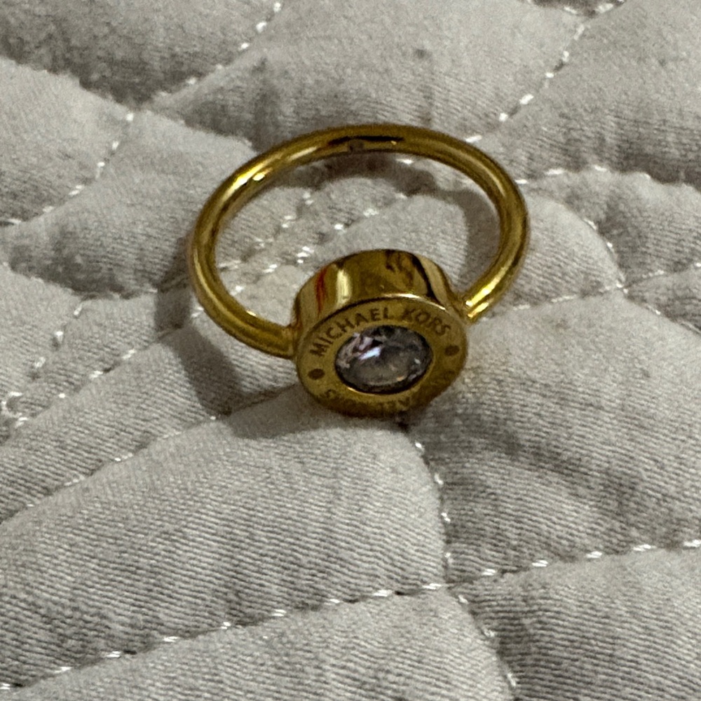 Elegant Gold-Tone Ring with Clear Stone Michael Kors - Picture 2 of 3